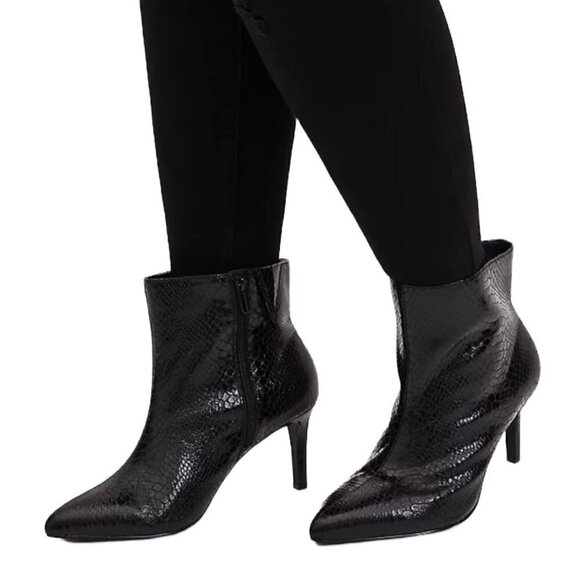Torrid NEW Black Faux Leather Snake Print Side Zip Pointed Toe Booties 10WW - Picture 1 of 9